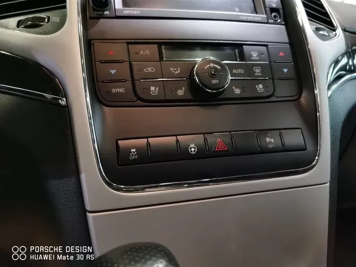 2013 Jeep Grand Cherokee SRT 6.4L 468HP V8 5AT,autocango,china used car exporter,china ev exporter,chinese used car exporter,chinese used ev exporter