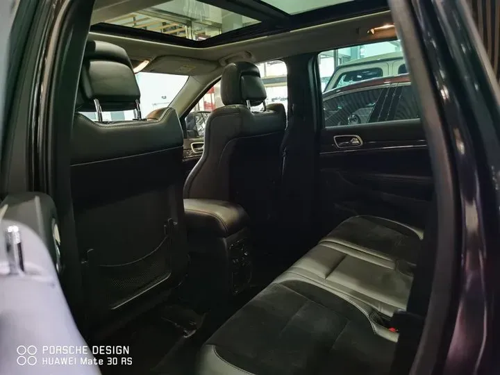 2013 Jeep Grand Cherokee SRT 6.4L 468HP V8 5AT,autocango,china used car exporter,china ev exporter,chinese used car exporter,chinese used ev exporter