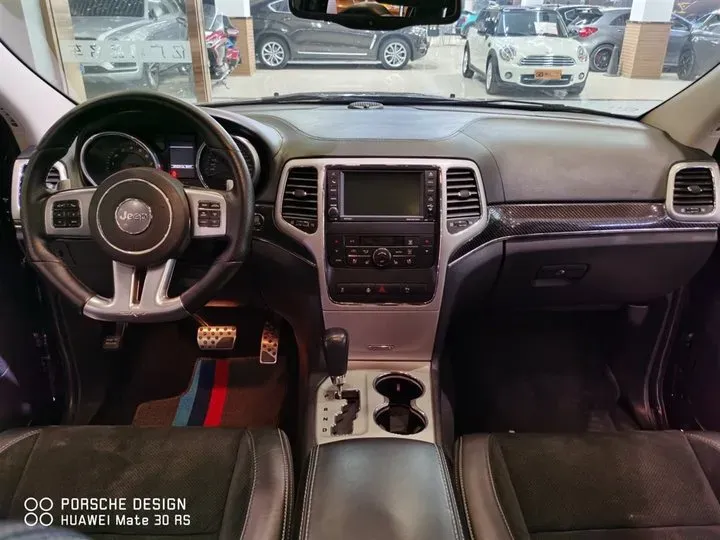 2013 Jeep Grand Cherokee SRT 6.4L 468HP V8 5AT,autocango,china used car exporter,china ev exporter,chinese used car exporter,chinese used ev exporter