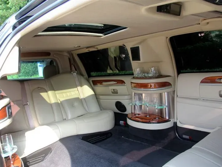 2014 Porsche 918 Spyder 4.6L 608HP V8 7DCT PHEV 6.8KWH,autocango,china used car exporter,china ev exporter,chinese used car exporter,chinese used ev exporter