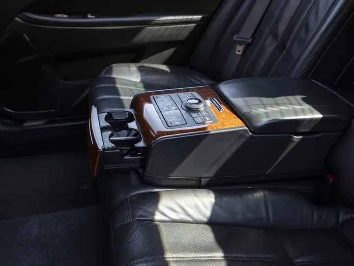 2009 Hyundai Equus 3.8L 290HP V6 6AT,autocango,china used car exporter,china ev exporter,chinese used car exporter,chinese used ev exporter