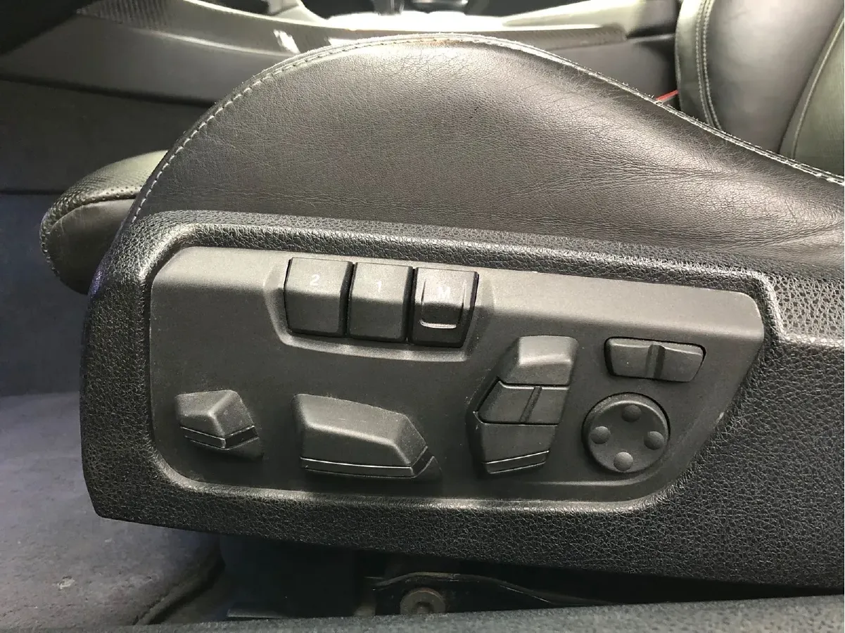 2013 BMW M6 4.4T 560HP V8 7DCT,autocango,china used car exporter,china ev exporter,chinese used car exporter,chinese used ev exporter