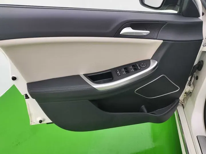 2016 Roewe e550 1.5L 109HP L4 2AT PHEV 12KWH,autocango,china used car exporter,china ev exporter,chinese used car exporter,chinese used ev exporter