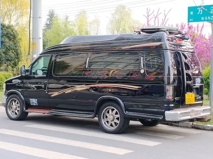 2011 Ford E350 5.4L 258HP V8 5AT,autocango,china used car exporter,china ev exporter,chinese used car exporter,chinese used ev exporter