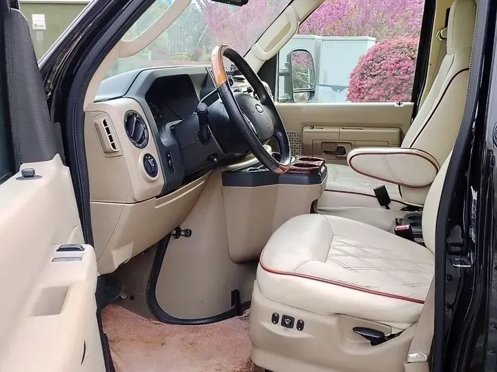 2011 Ford E350 5.4L 258HP V8 5AT,autocango,china used car exporter,china ev exporter,chinese used car exporter,chinese used ev exporter