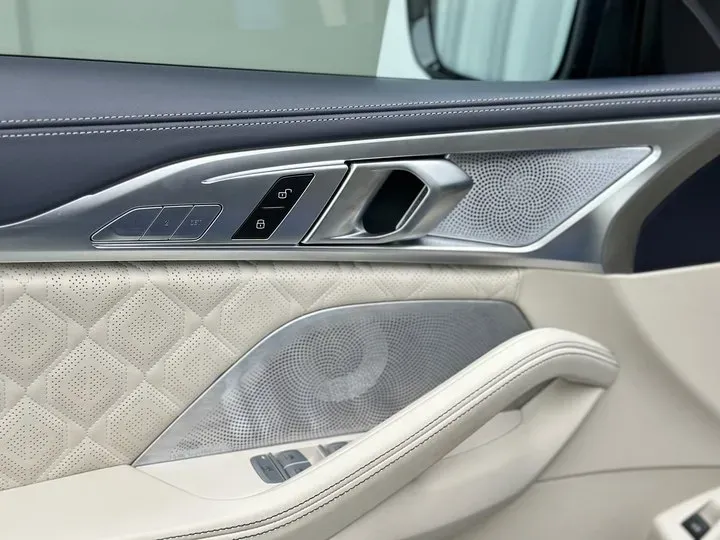 2022 BMW M8 4.4T 625HP V8 8AT,autocango,china used car exporter,china ev exporter,chinese used car exporter,chinese used ev exporter