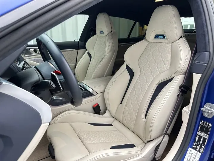 2022 BMW M8 4.4T 625HP V8 8AT,autocango,china used car exporter,china ev exporter,chinese used car exporter,chinese used ev exporter