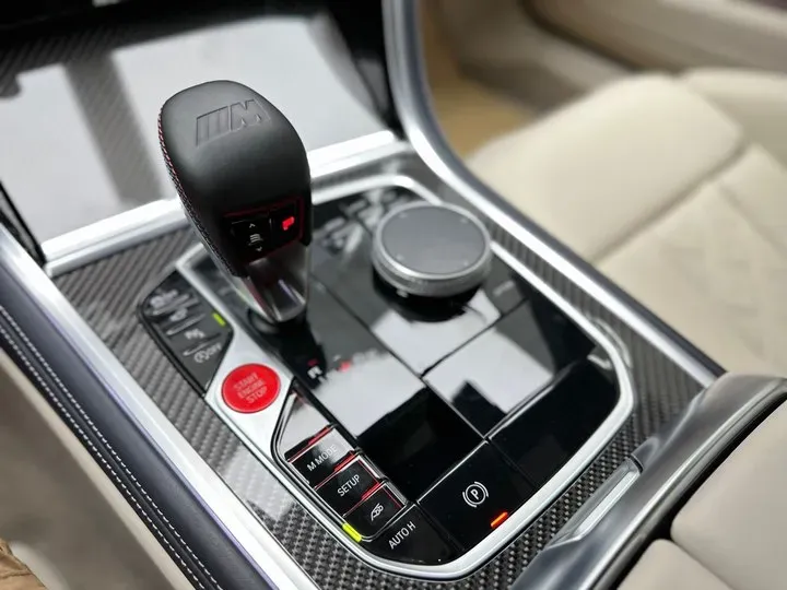 2022 BMW M8 4.4T 625HP V8 8AT,autocango,china used car exporter,china ev exporter,chinese used car exporter,chinese used ev exporter