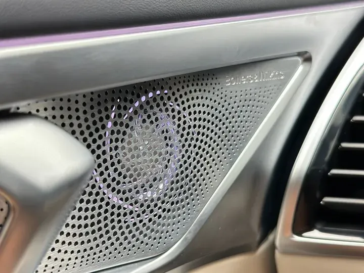 2022 BMW M8 4.4T 625HP V8 8AT,autocango,china used car exporter,china ev exporter,chinese used car exporter,chinese used ev exporter