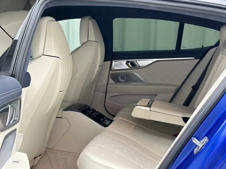 2022 BMW M8 4.4T 625HP V8 8AT,autocango,china used car exporter,china ev exporter,chinese used car exporter,chinese used ev exporter