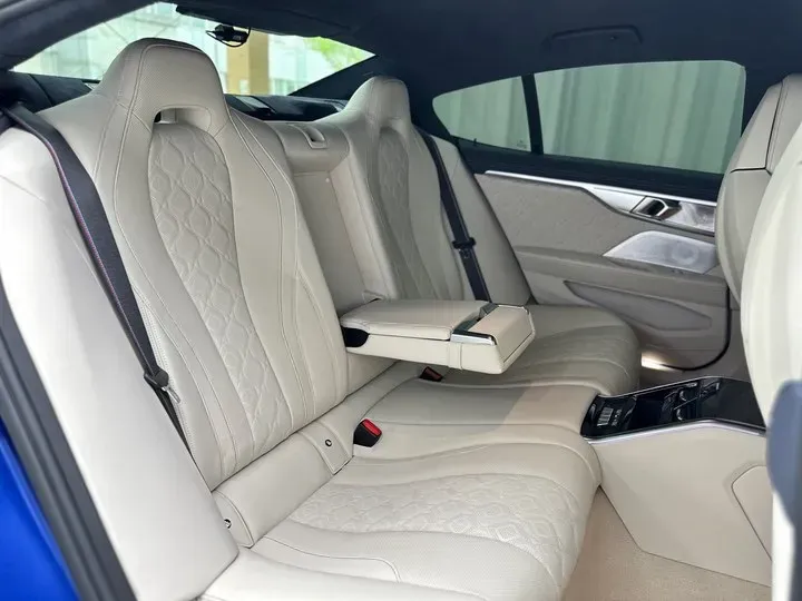 2022 BMW M8 4.4T 625HP V8 8AT,autocango,china used car exporter,china ev exporter,chinese used car exporter,chinese used ev exporter