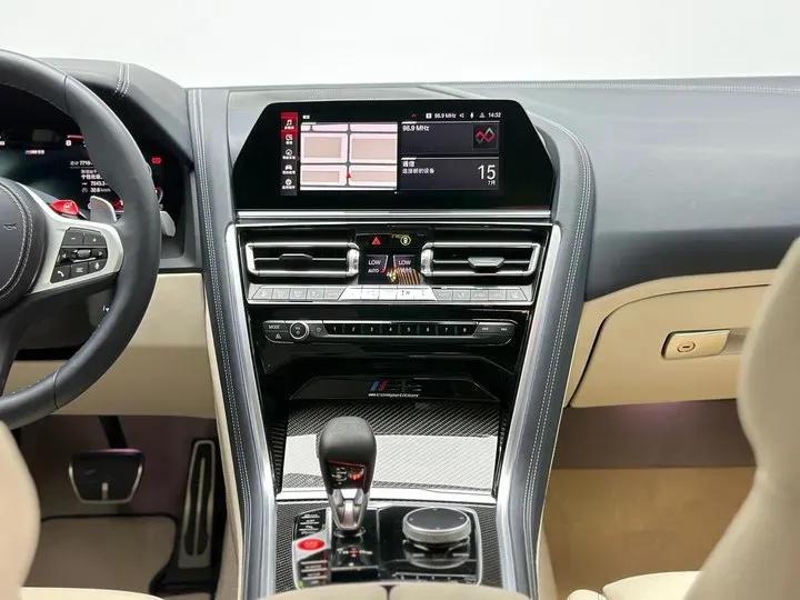 2022 BMW M8 4.4T 625HP V8 8AT,autocango,china used car exporter,china ev exporter,chinese used car exporter,chinese used ev exporter