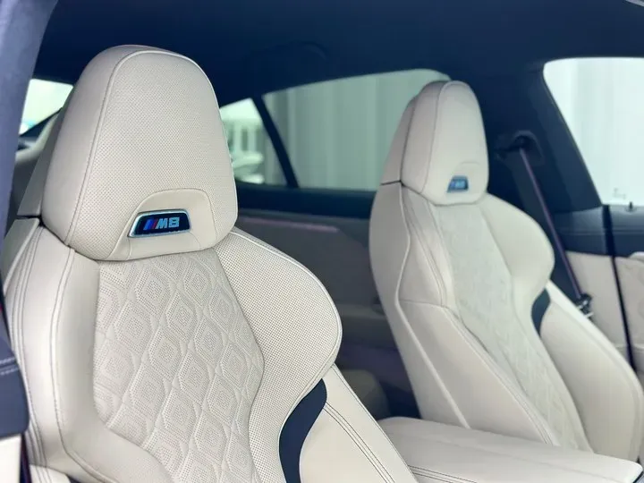 2022 BMW M8 4.4T 625HP V8 8AT,autocango,china used car exporter,china ev exporter,chinese used car exporter,chinese used ev exporter