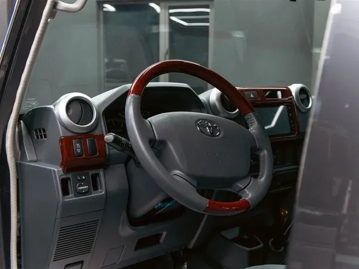 2005 Toyota Land Cruiser 4.5L 211HP L6 4AT,autocango,china used car exporter,china ev exporter,chinese used car exporter,chinese used ev exporter