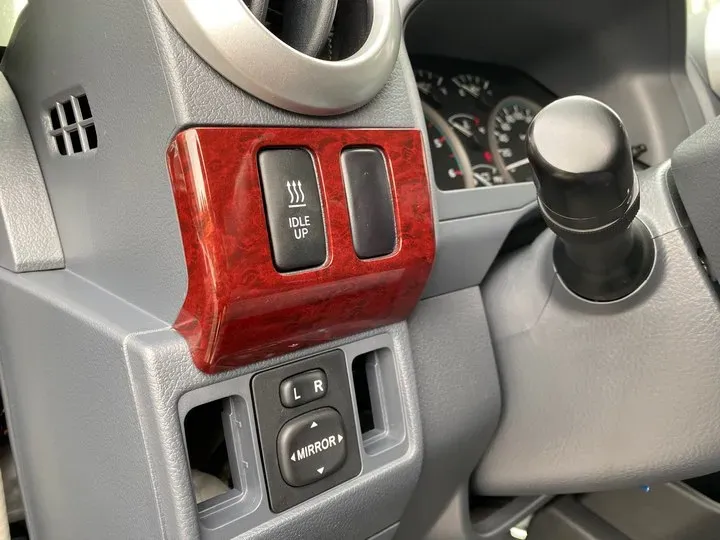 2005 Toyota Land Cruiser 4.5L 211HP L6 4AT,autocango,china used car exporter,china ev exporter,chinese used car exporter,chinese used ev exporter