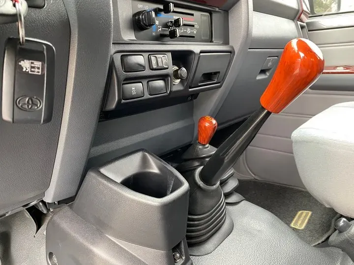 2005 Toyota Land Cruiser 4.5L 211HP L6 4AT,autocango,china used car exporter,china ev exporter,chinese used car exporter,chinese used ev exporter