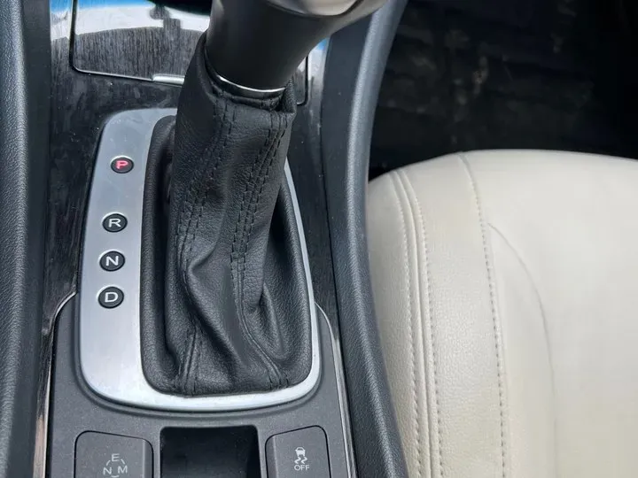 2016 Roewe e550 1.5L 109HP L4 2AT PHEV 12KWH,autocango,china used car exporter,china ev exporter,chinese used car exporter,chinese used ev exporter