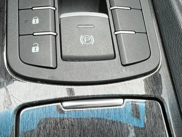 2016 Roewe e550 1.5L 109HP L4 2AT PHEV 12KWH,autocango,china used car exporter,china ev exporter,chinese used car exporter,chinese used ev exporter