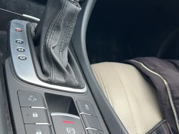 2016 Roewe e550 1.5L 109HP L4 2AT PHEV 12KWH,autocango,china used car exporter,china ev exporter,chinese used car exporter,chinese used ev exporter