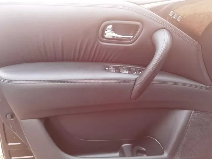 2013 Infiniti QX80 5.6L 398HP V8 7AT,autocango,china used car exporter,china ev exporter,chinese used car exporter,chinese used ev exporter