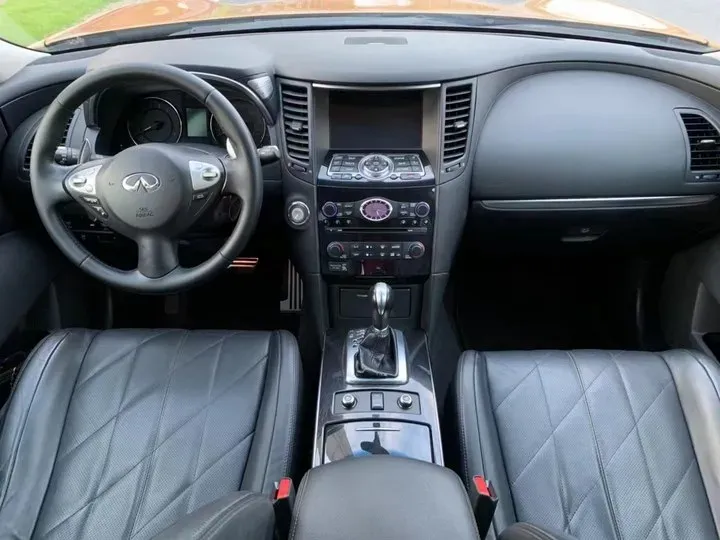 2013 Infiniti QX70 3.7L 351HP V6 7AT,autocango,china used car exporter,china ev exporter,chinese used car exporter,chinese used ev exporter