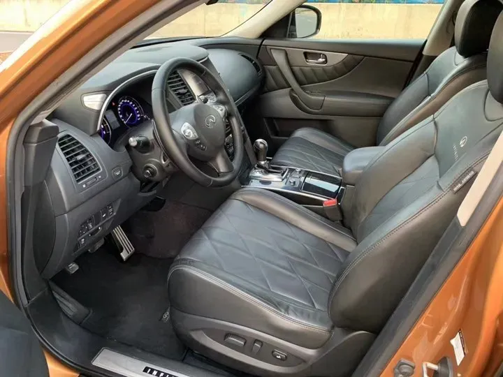 2013 Infiniti QX70 3.7L 351HP V6 7AT,autocango,china used car exporter,china ev exporter,chinese used car exporter,chinese used ev exporter