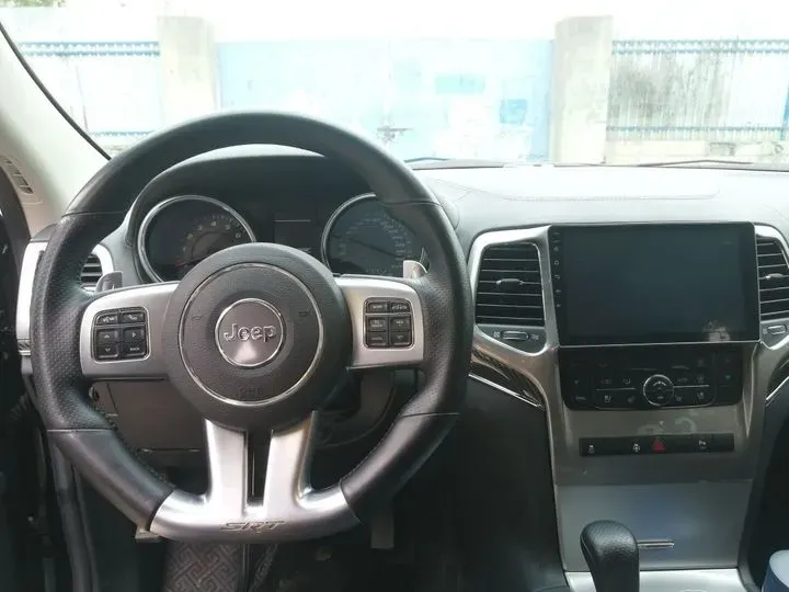 2013 Jeep Grand Cherokee SRT 6.4L 468HP V8 5AT,autocango,china used car exporter,china ev exporter,chinese used car exporter,chinese used ev exporter