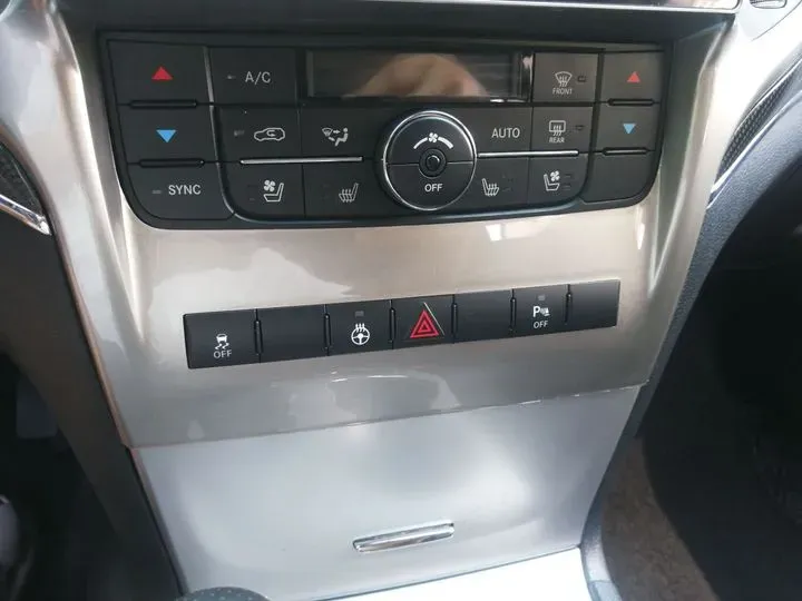 2013 Jeep Grand Cherokee SRT 6.4L 468HP V8 5AT,autocango,china used car exporter,china ev exporter,chinese used car exporter,chinese used ev exporter