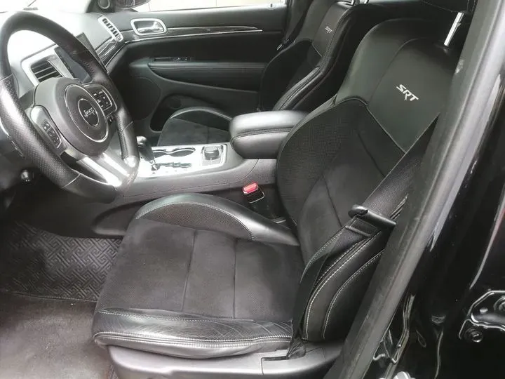 2013 Jeep Grand Cherokee SRT 6.4L 468HP V8 5AT,autocango,china used car exporter,china ev exporter,chinese used car exporter,chinese used ev exporter