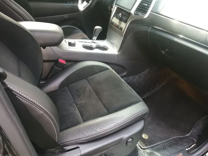 2013 Jeep Grand Cherokee SRT 6.4L 468HP V8 5AT,autocango,china used car exporter,china ev exporter,chinese used car exporter,chinese used ev exporter