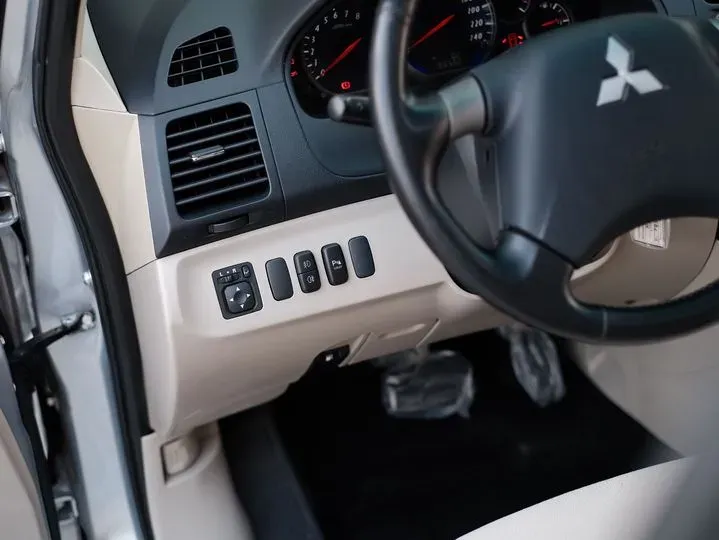 2007 Mitsubishi Grandis 2.4L 165HP L4 4AT,autocango,china used car exporter,china ev exporter,chinese used car exporter,chinese used ev exporter