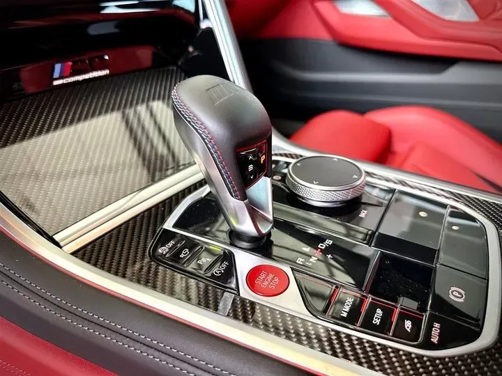 2022 BMW M8 4.4T 625HP V8 8AT,autocango,china used car exporter,china ev exporter,chinese used car exporter,chinese used ev exporter