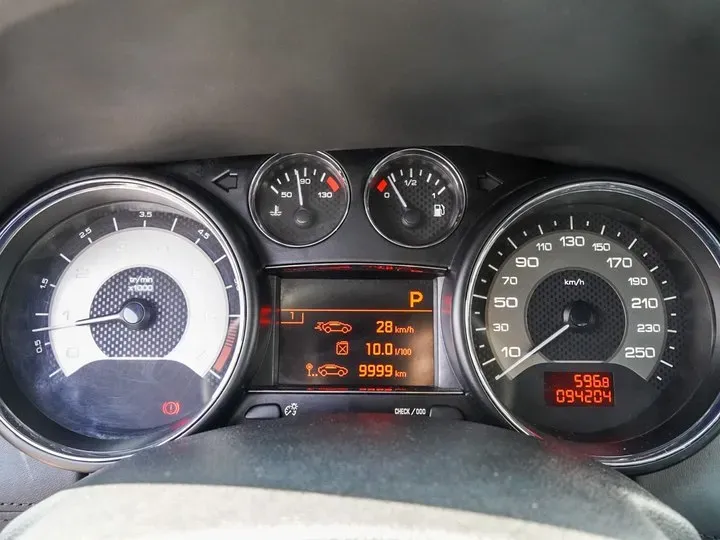 2011 Peugeot RCZ 1.6T 156HP L4 6AT,autocango,china used car exporter,china ev exporter,chinese used car exporter,chinese used ev exporter