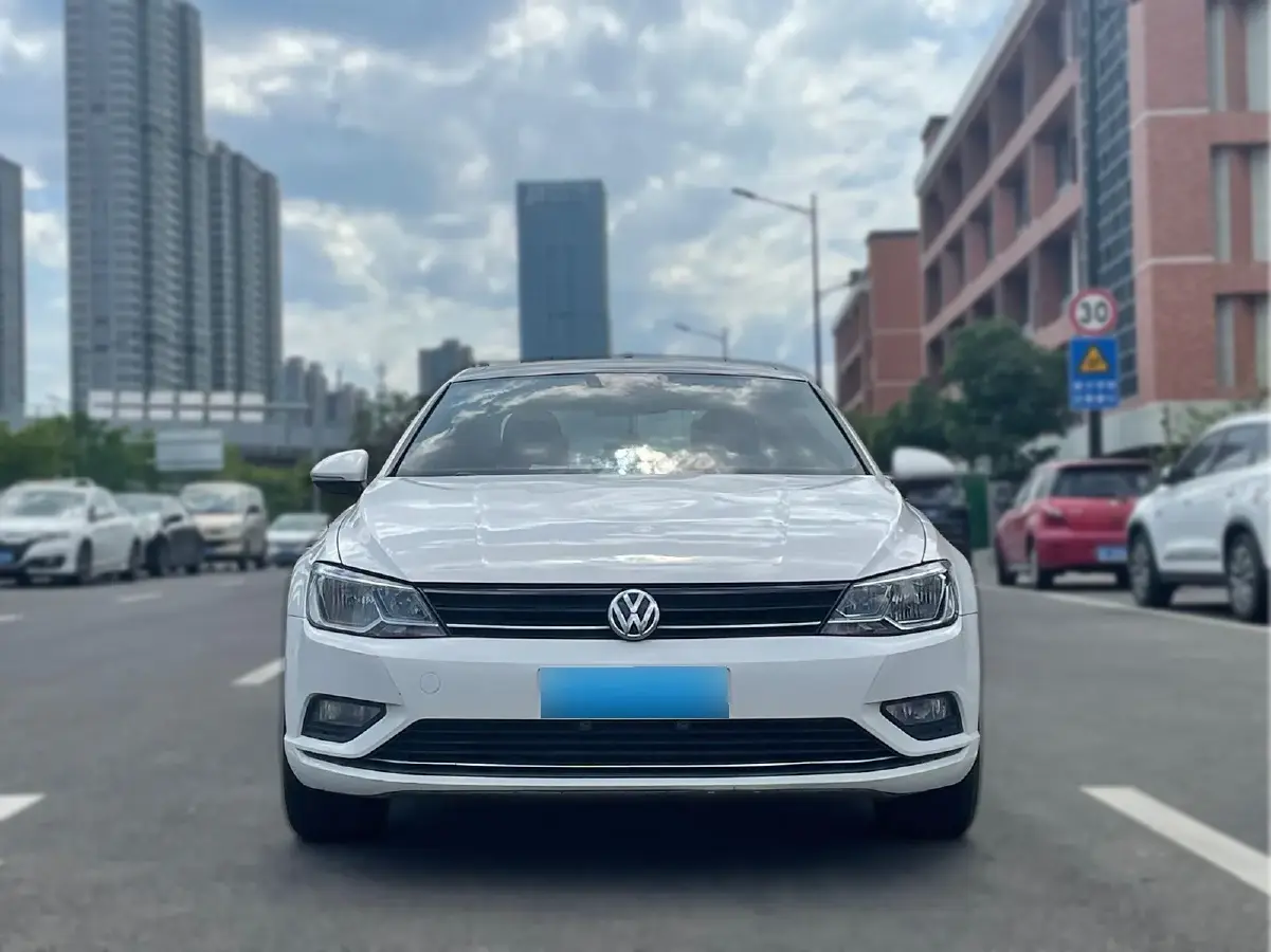 2015 Volkswagen Lamando 1.4T 150HP L4 7DCT