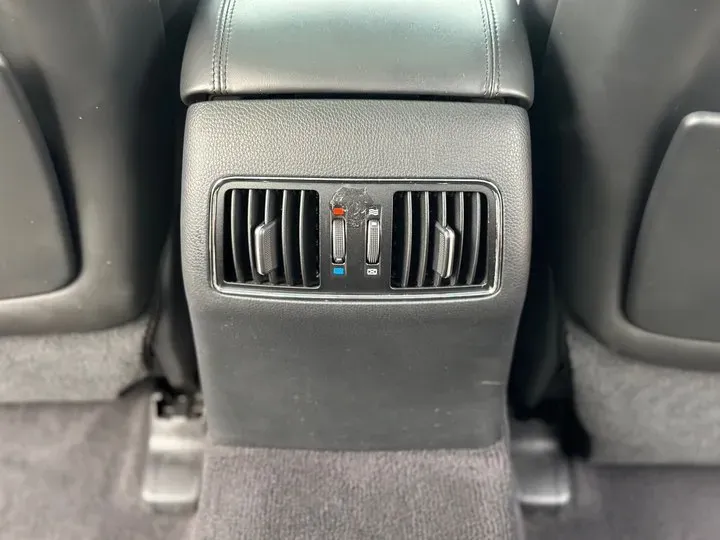 2012 Hyundai Equus 3.8L 335HP V6 8AT,autocango,china used car exporter,china ev exporter,chinese used car exporter,chinese used ev exporter