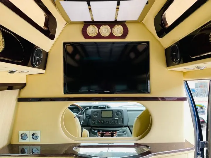 2011 Ford E350 5.4L 258HP V8 5AT,autocango,china used car exporter,china ev exporter,chinese used car exporter,chinese used ev exporter