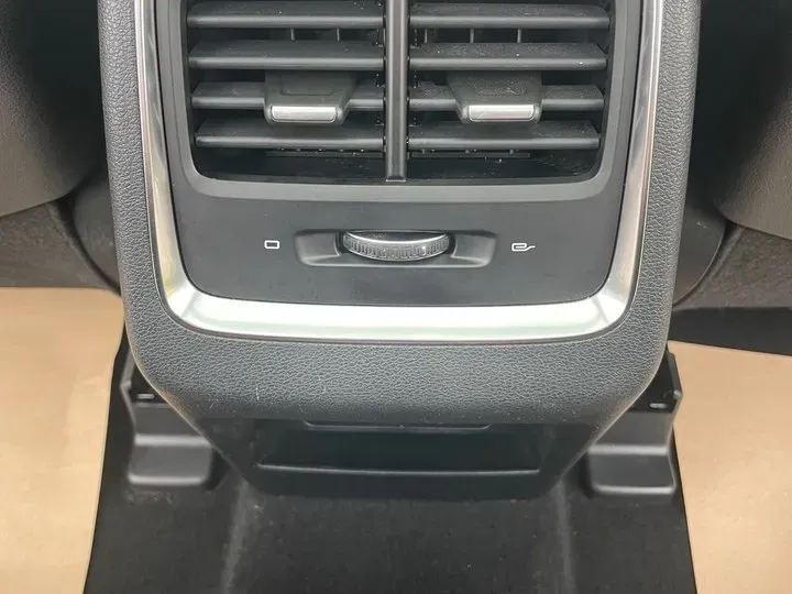 2022 Geely Azkarra 1.8T 184HP L4 7DCT,autocango,china used car exporter,china ev exporter,chinese used car exporter,chinese used ev exporter