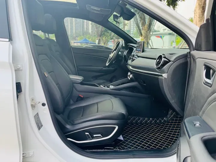 2019 DongFeng Fengon Fengon E3 Range Extended 84HP REEV 17.28KWH,autocango,china used car exporter,china ev exporter,chinese used car exporter,chinese used ev exporter