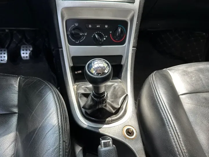 2007 Peugeot 307 1.6L 106HP L4 5MT,autocango,china used car exporter,china ev exporter,chinese used car exporter,chinese used ev exporter