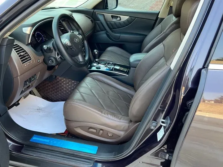 2013 Infiniti QX70 3.7L 351HP V6 7AT,autocango,china used car exporter,china ev exporter,chinese used car exporter,chinese used ev exporter