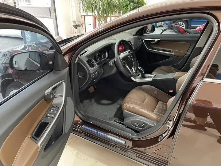 2015 Volvo S60 2.0T 238HP L4 8AT PHEV 11.2KWH,autocango,china used car exporter,china ev exporter,chinese used car exporter,chinese used ev exporter