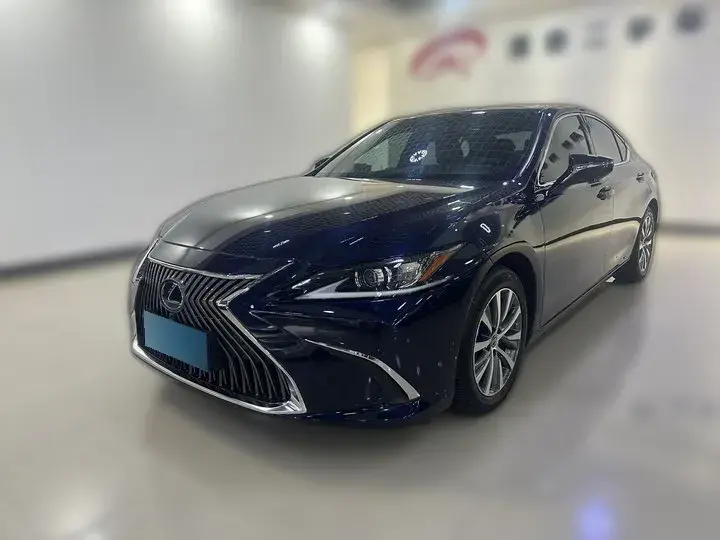 2020 Lexus ES 2.5L 178HP L4 E-CVT Hybrid