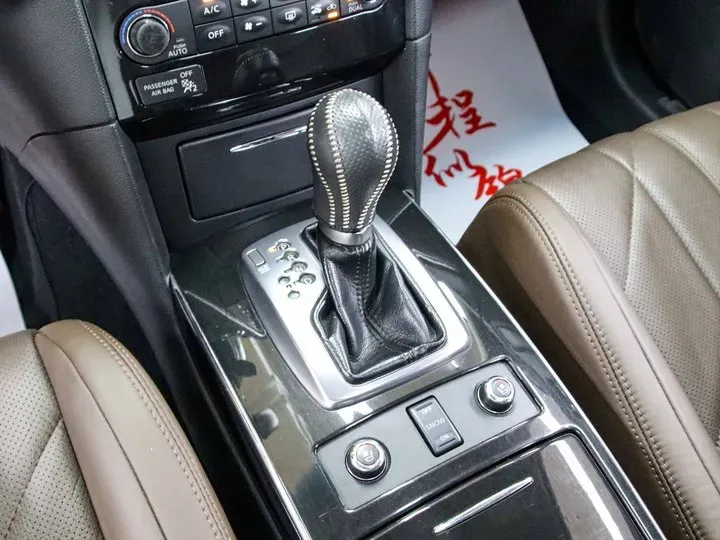 2013 Infiniti QX70 3.7L 351HP V6 7AT,autocango,china used car exporter,china ev exporter,chinese used car exporter,chinese used ev exporter