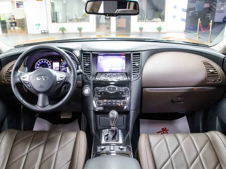 2013 Infiniti QX70 3.7L 351HP V6 7AT,autocango,china used car exporter,china ev exporter,chinese used car exporter,chinese used ev exporter