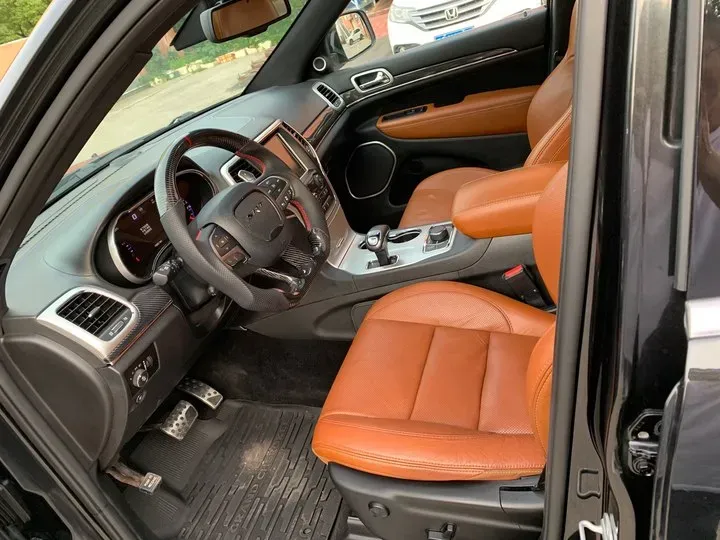 2014 Jeep Grand Cherokee SRT 6.4L 468HP V8 8AT,autocango,china used car exporter,china ev exporter,chinese used car exporter,chinese used ev exporter