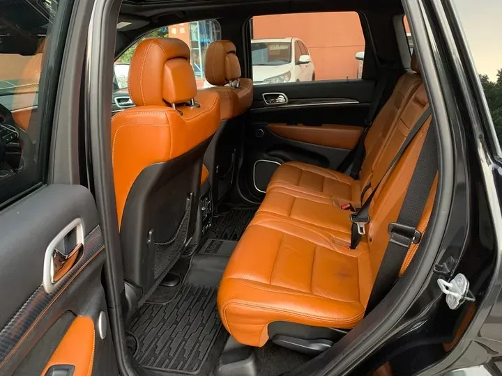 2014 Jeep Grand Cherokee SRT 6.4L 468HP V8 8AT,autocango,china used car exporter,china ev exporter,chinese used car exporter,chinese used ev exporter