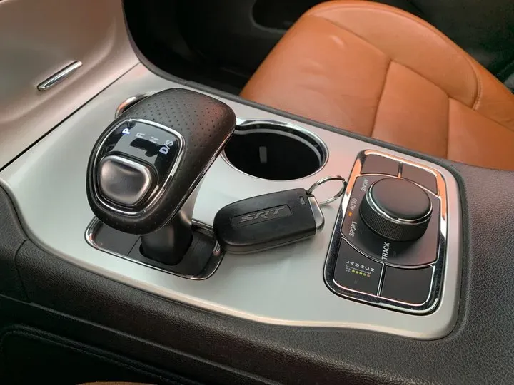 2014 Jeep Grand Cherokee SRT 6.4L 468HP V8 8AT,autocango,china used car exporter,china ev exporter,chinese used car exporter,chinese used ev exporter