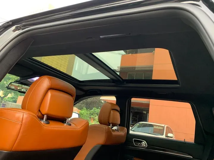 2014 Jeep Grand Cherokee SRT 6.4L 468HP V8 8AT,autocango,china used car exporter,china ev exporter,chinese used car exporter,chinese used ev exporter