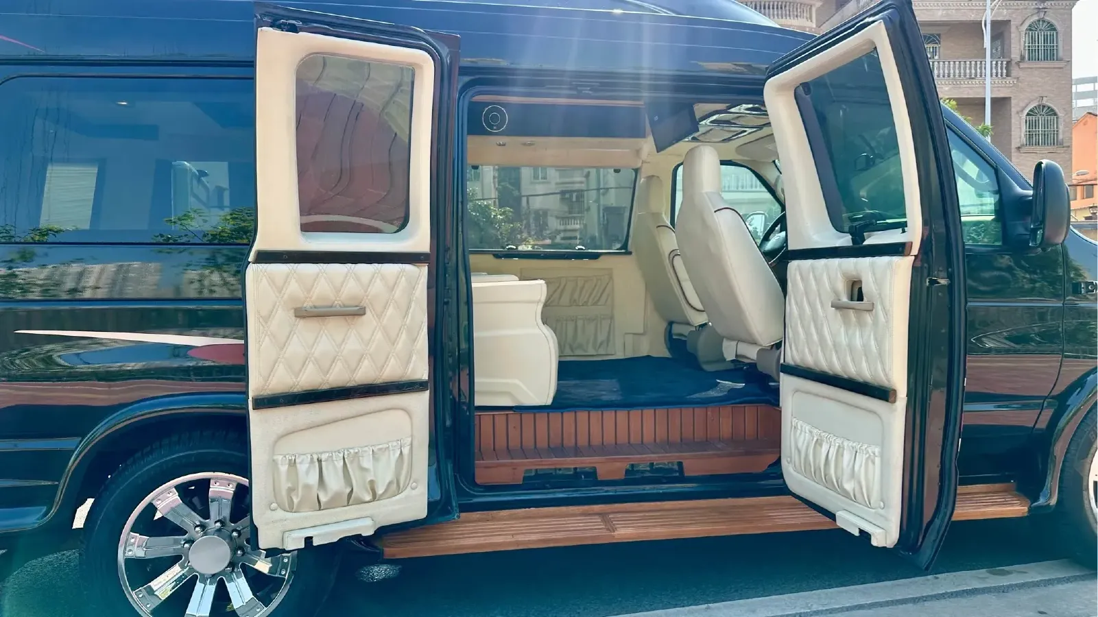 2011 Ford E350 5.4L 258HP V8 5AT,autocango,china used car exporter,china ev exporter,chinese used car exporter,chinese used ev exporter