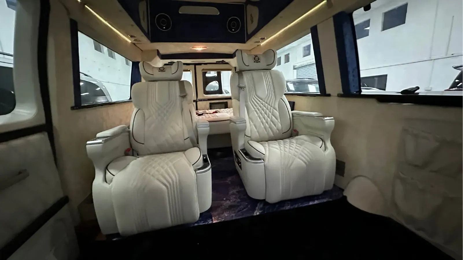 2011 Ford E350 5.4L 258HP V8 5AT,autocango,china used car exporter,china ev exporter,chinese used car exporter,chinese used ev exporter